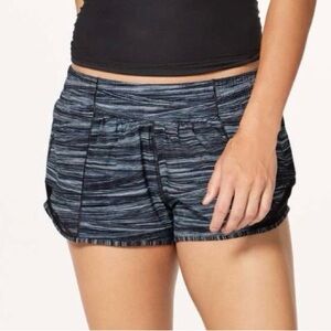 Lululemon Hotty Hot Short II (2.5")
Low Tide Alpine White Black / Black Size 6